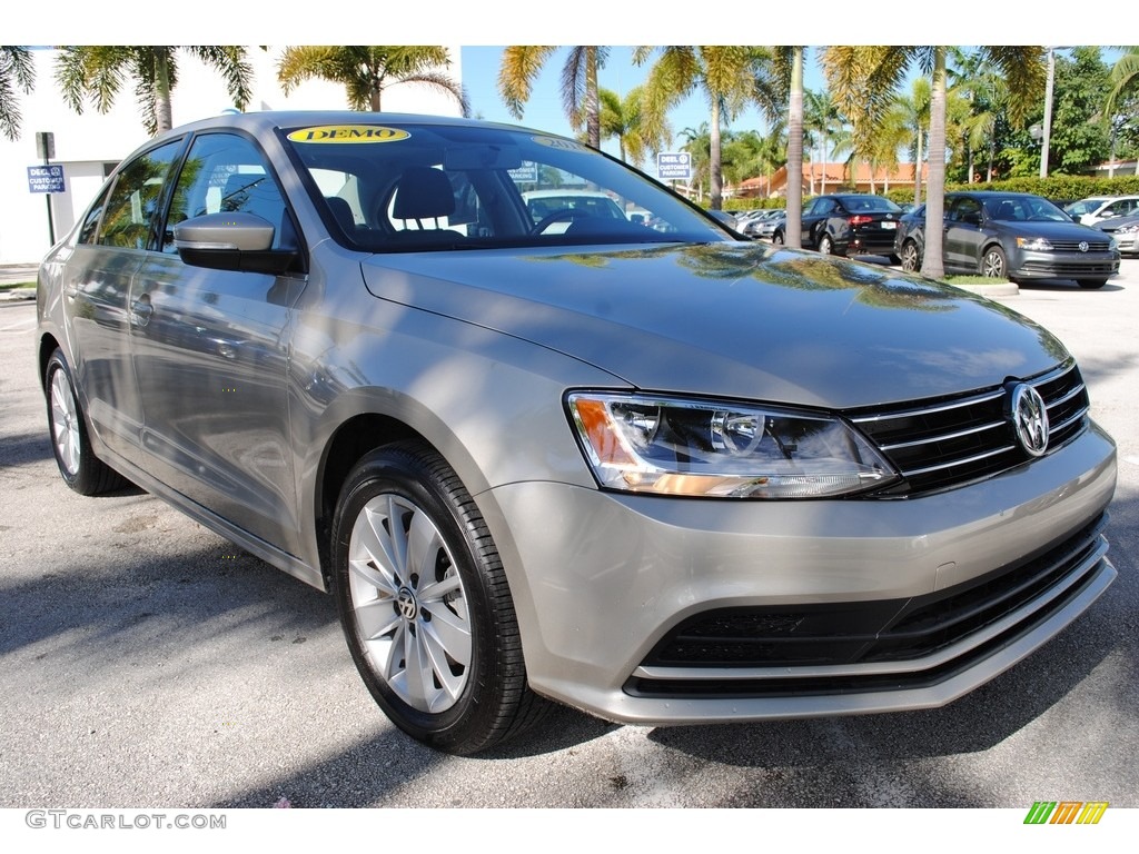 Moonrock Silver Metallic 2016 Volkswagen Jetta SE Exterior Photo #116820444