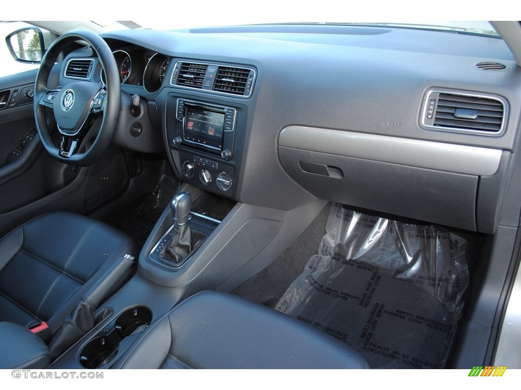Titan Black Interior 2016 Volkswagen Jetta SE Photo #116820858