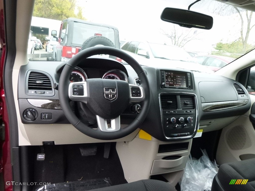 Black/Light Graystone Interior 2017 Dodge Grand Caravan SE Photo #116831031