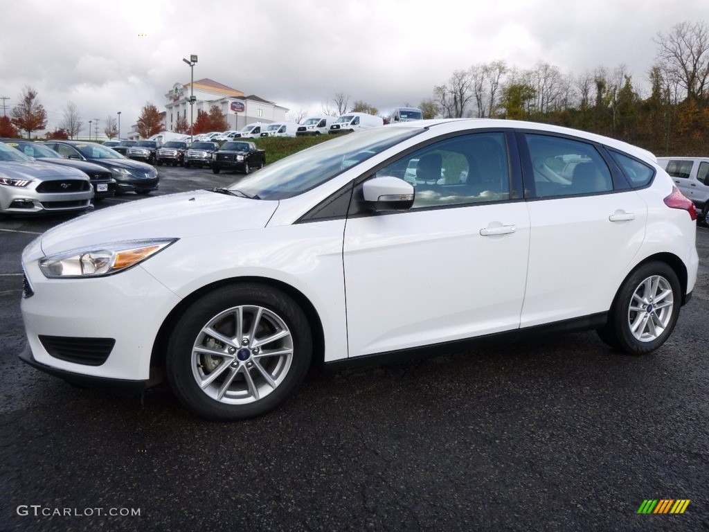 2015 Focus SE Hatchback - Oxford White / Charcoal Black photo #5