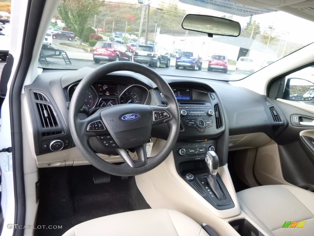 2015 Focus SE Hatchback - Oxford White / Charcoal Black photo #9