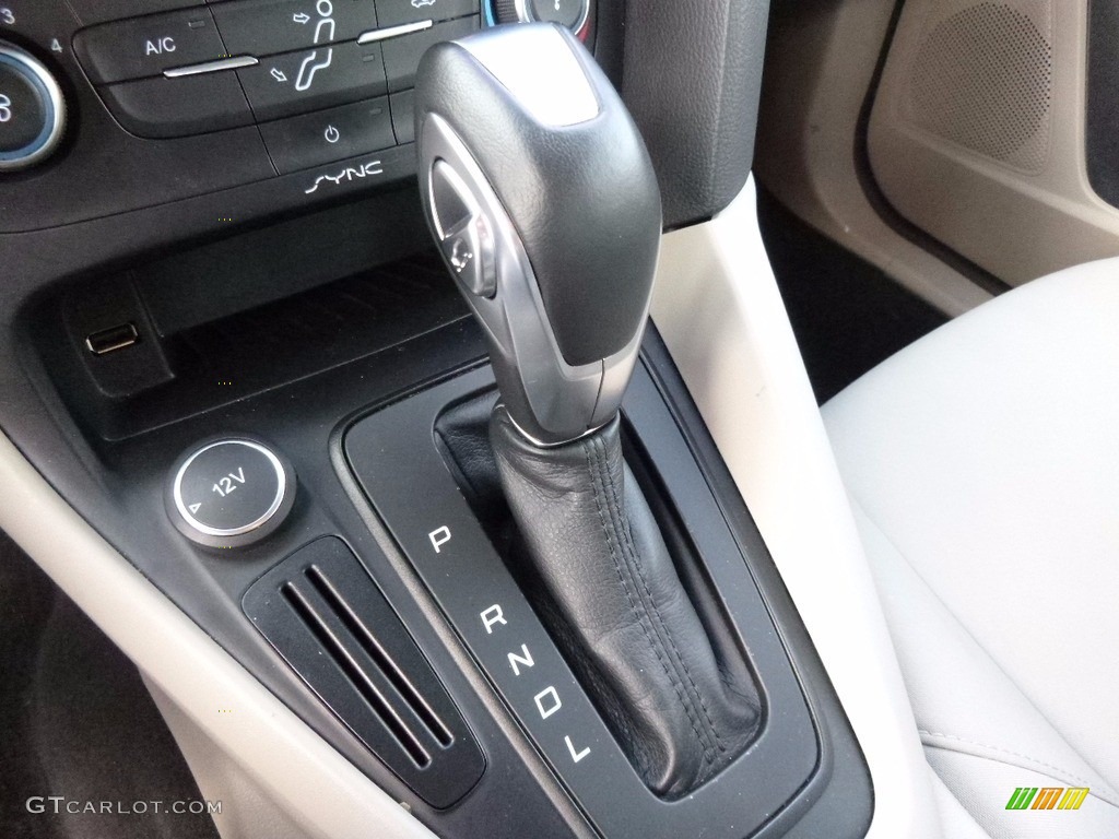 2015 Focus SE Hatchback - Oxford White / Charcoal Black photo #12