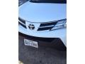 Super White - RAV4 XLE Photo No. 2