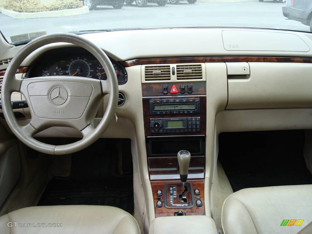 1999 E 320 4Matic Wagon - Midnight Blue / Parchment photo #23