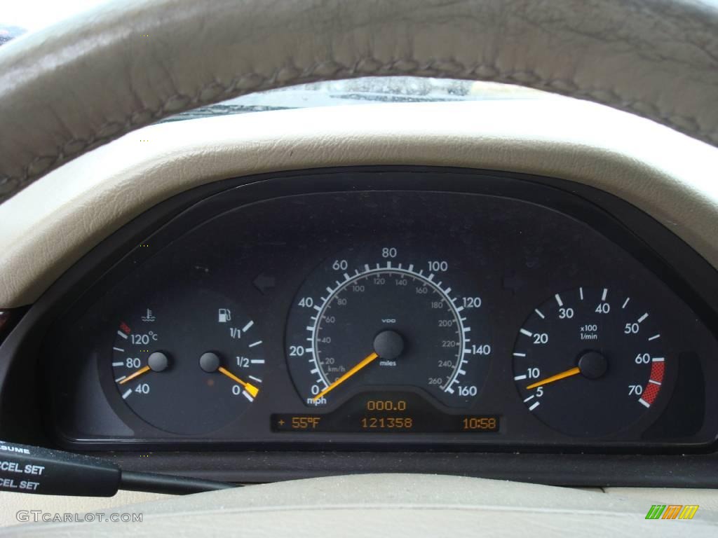 1999 E 320 4Matic Wagon - Midnight Blue / Parchment photo #27