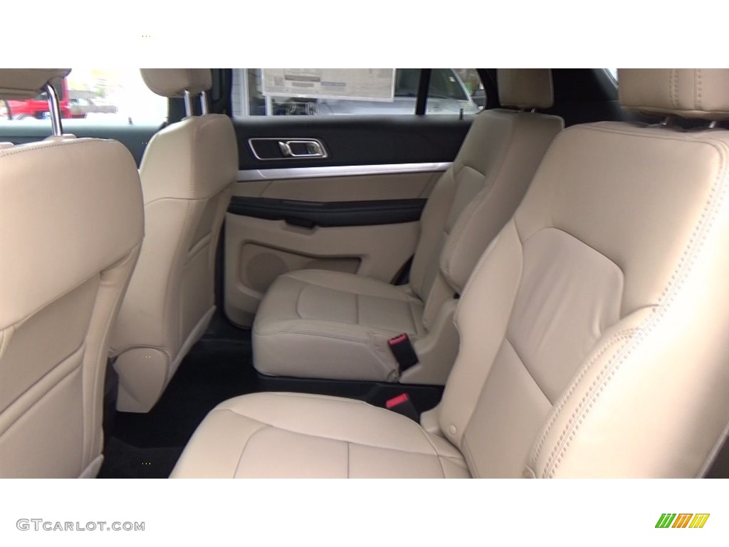 2017 Explorer XLT 4WD - Blue Jeans / Medium Light Camel photo #19