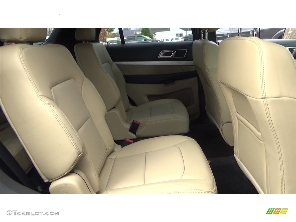 2017 Explorer XLT 4WD - Blue Jeans / Medium Light Camel photo #24