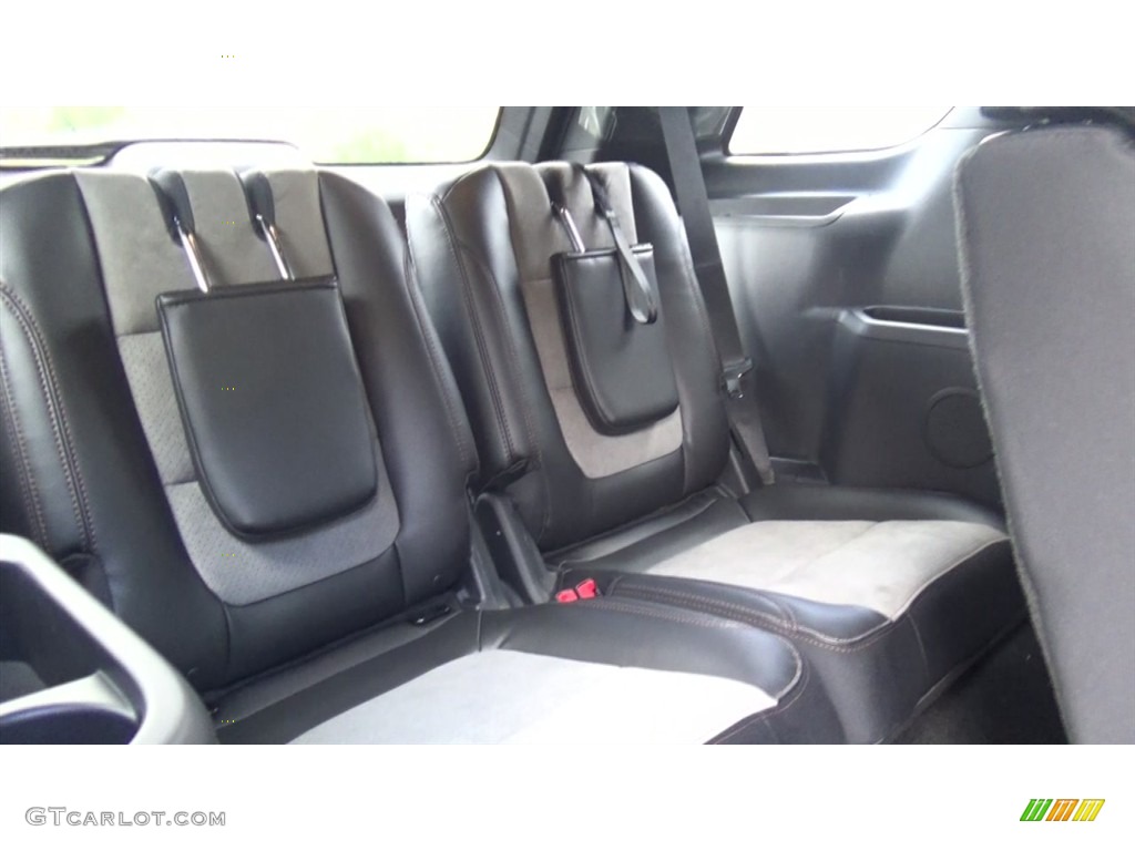 2017 Explorer XLT 4WD - Shadow Black / Ebony Black photo #25