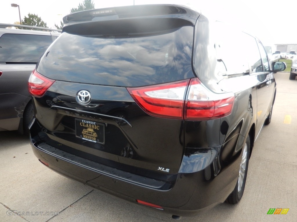2017 Sienna XLE - Midnight Black Metallic / Ash photo #2