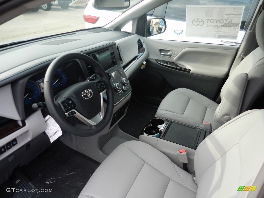 2017 Sienna XLE - Midnight Black Metallic / Ash photo #4