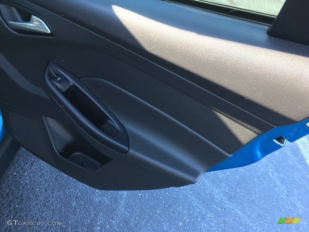 2012 Focus SE 5-Door - Blue Candy Metallic / Charcoal Black photo #33