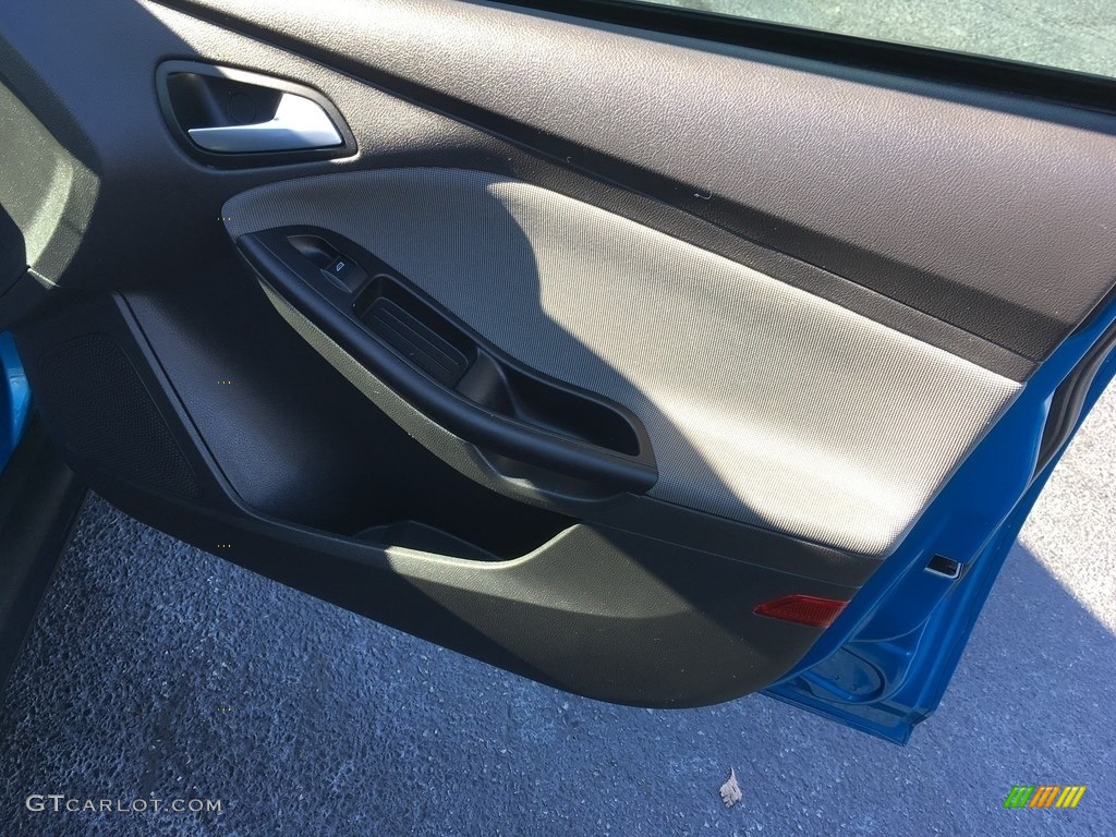 2012 Focus SE 5-Door - Blue Candy Metallic / Charcoal Black photo #34