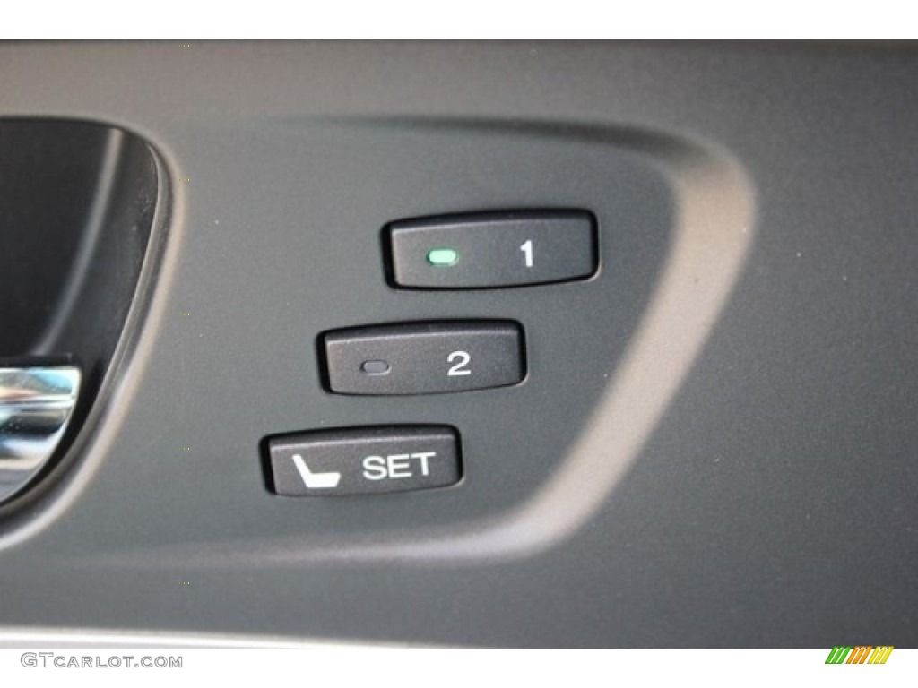 2017 Acura RLX Technology Controls Photo #116864043