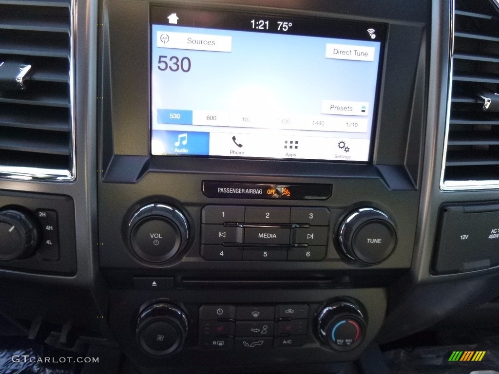 2017 Ford F150 XLT SuperCab 4x4 Controls Photo #116875899