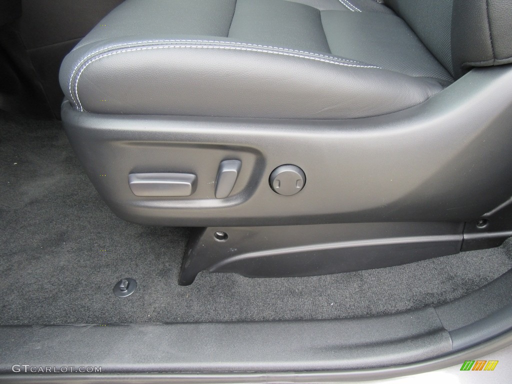 Black Interior 2017 Toyota Sienna SE Photo #116877125