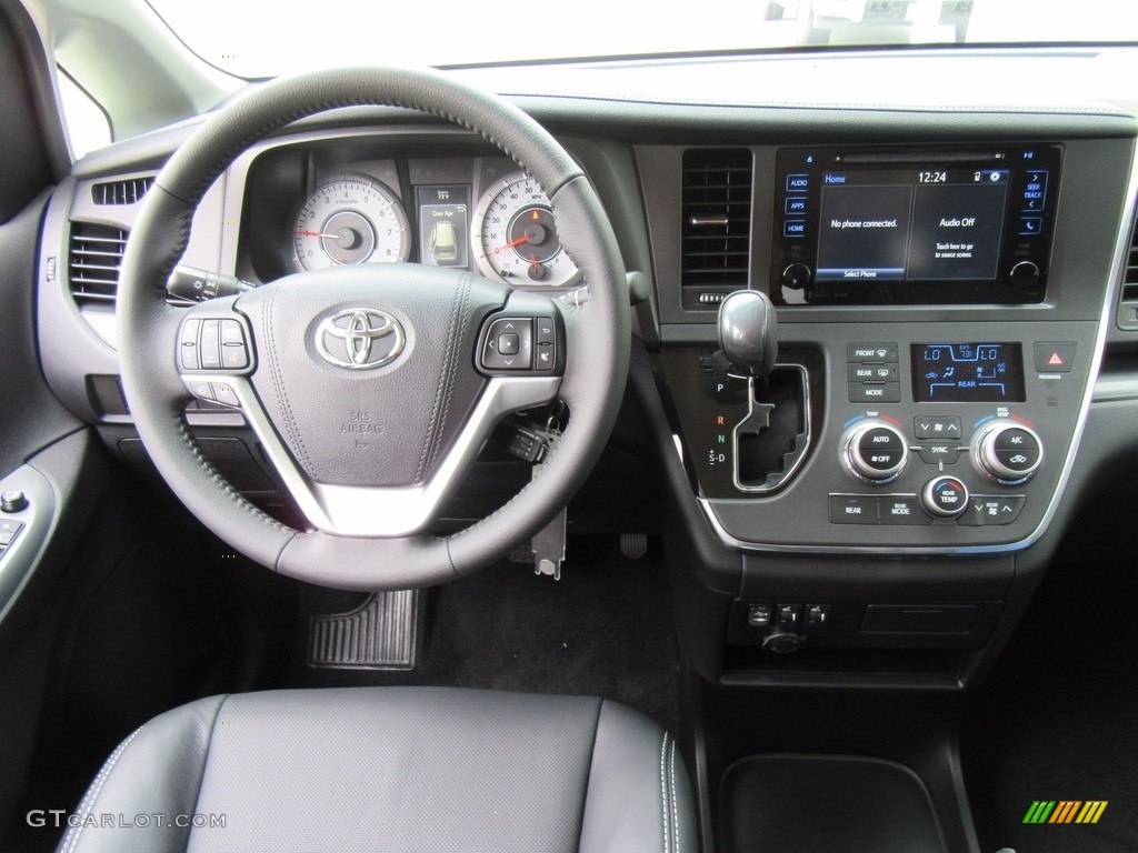 2017 Toyota Sienna SE Black Dashboard Photo #116877155