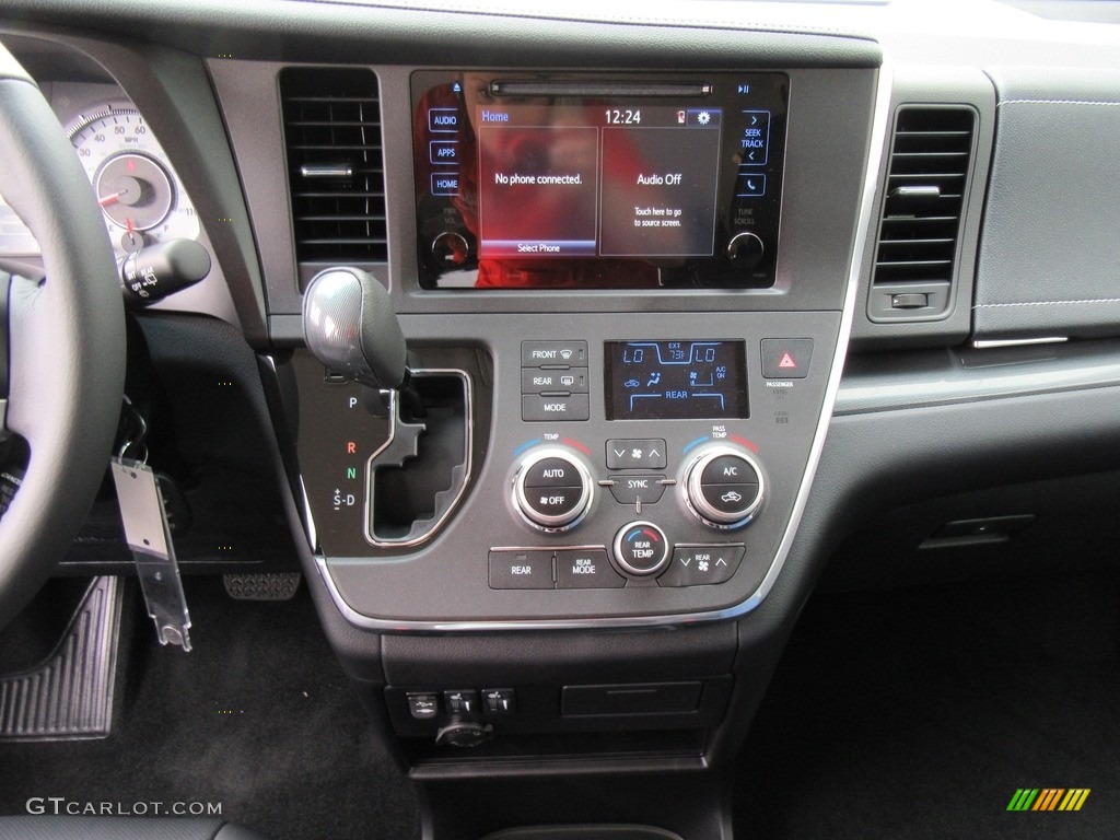 2017 Toyota Sienna SE Controls Photo #116877188