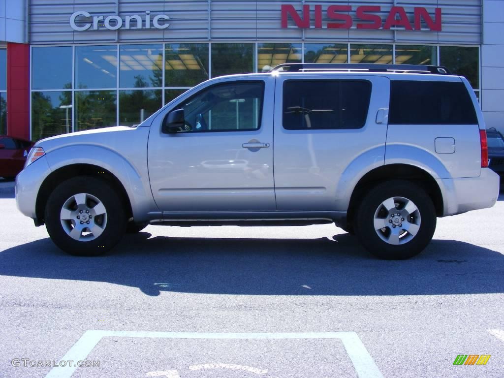 Silver Lightning Nissan Pathfinder