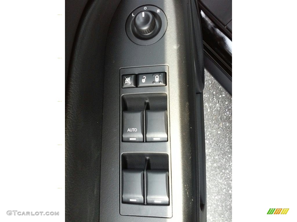 2017 Jeep Compass 75th Anniversary Edition Controls Photo #116884424