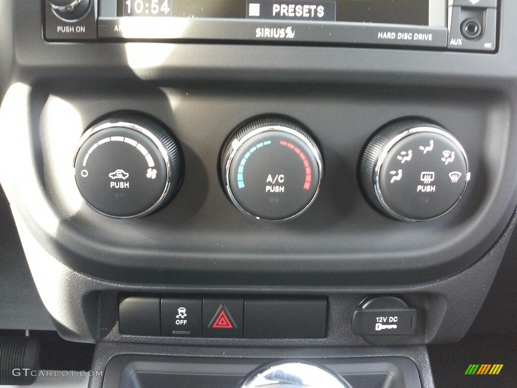 2017 Jeep Compass 75th Anniversary Edition Controls Photo #116884553