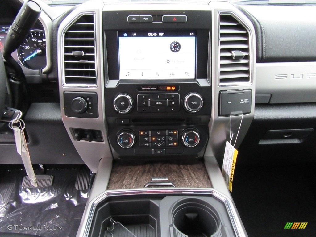 2017 Ford F250 Super Duty Lariat Crew Cab 4x4 Controls Photo #116884820