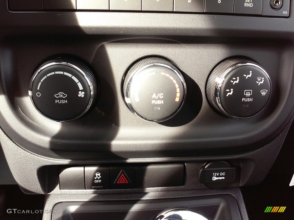 2017 Jeep Compass 75th Anniversary Edition Controls Photo #116885396