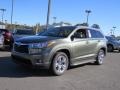 Front 3/4 View of 2016 Highlander Limited Platinum