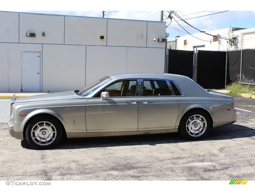 Platinum/Titanium 2004 Rolls-Royce Phantom Standard Phantom Model Exterior Photo #116887841