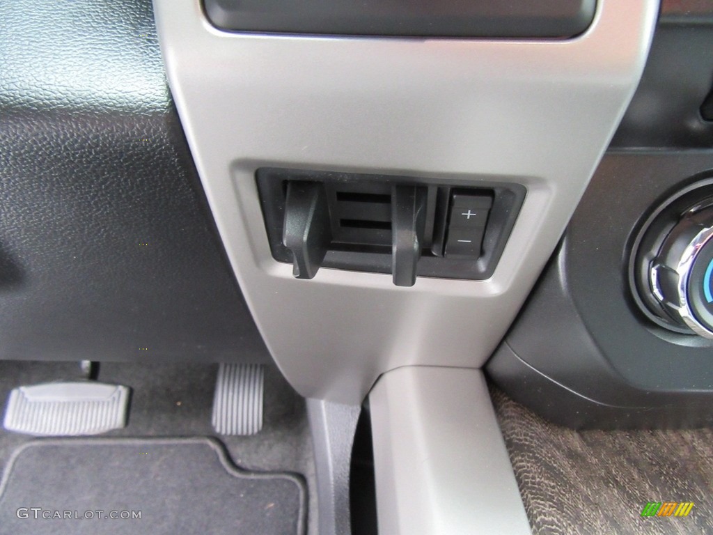 2017 Ford F250 Super Duty Lariat Crew Cab 4x4 Controls Photo #116887895