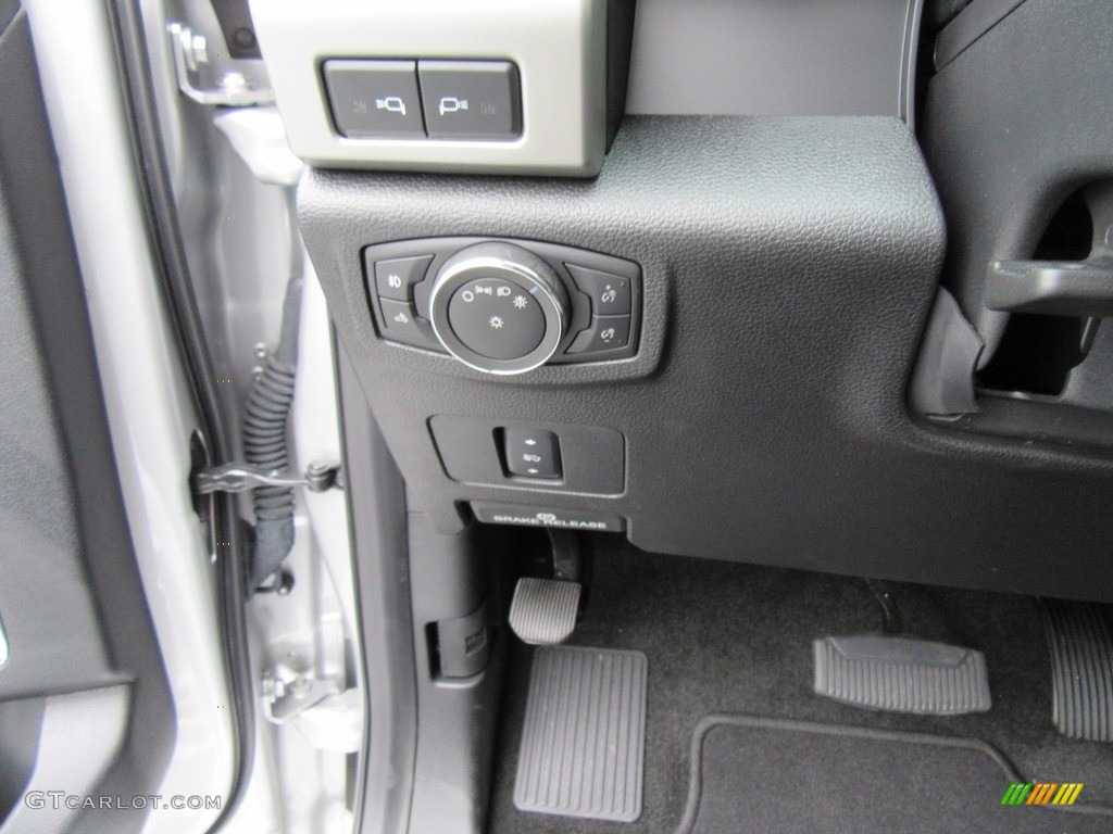 2017 Ford F250 Super Duty Lariat Crew Cab 4x4 Controls Photo #116887982
