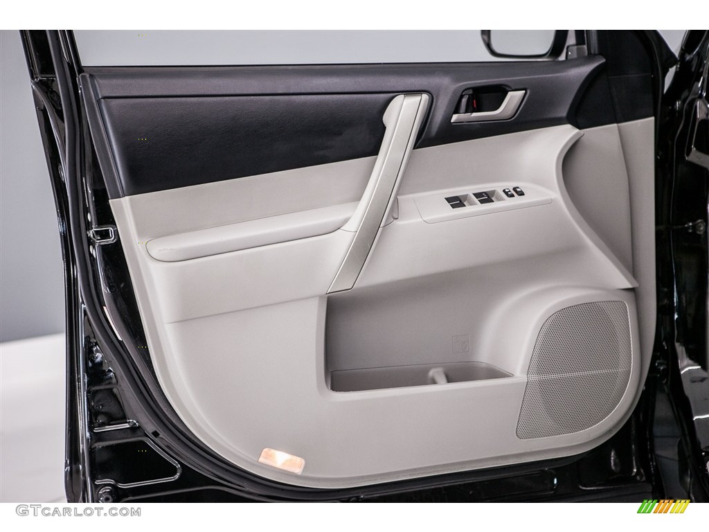 2013 Highlander SE - Black / Black photo #22