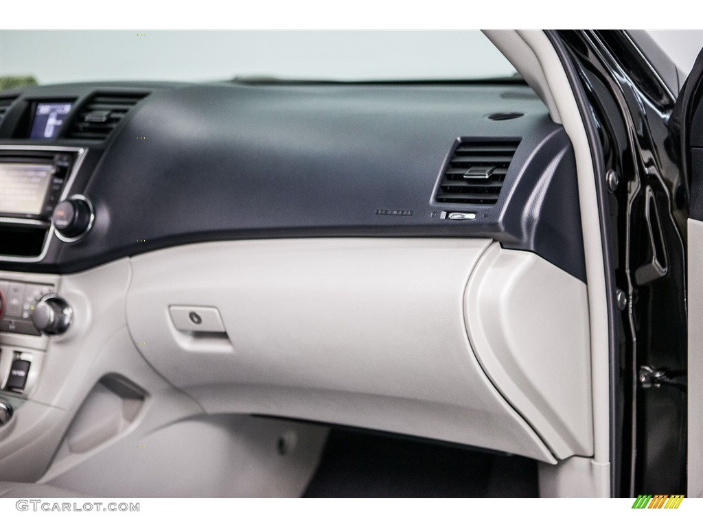 2013 Highlander SE - Black / Black photo #23