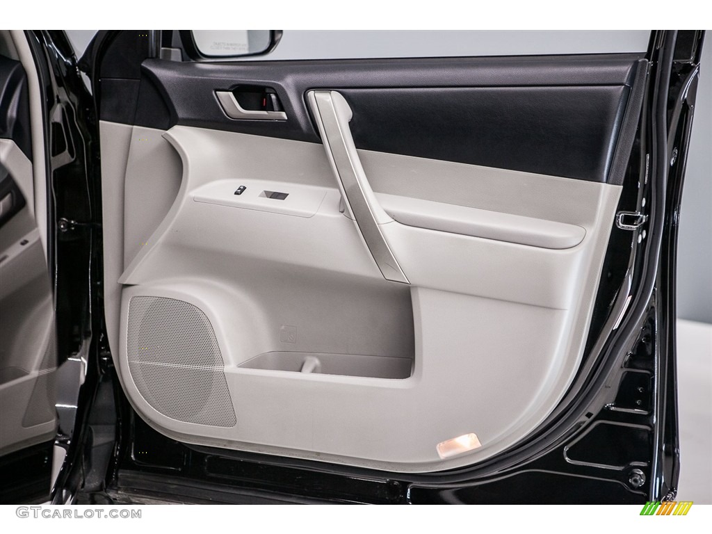 2013 Highlander SE - Black / Black photo #25