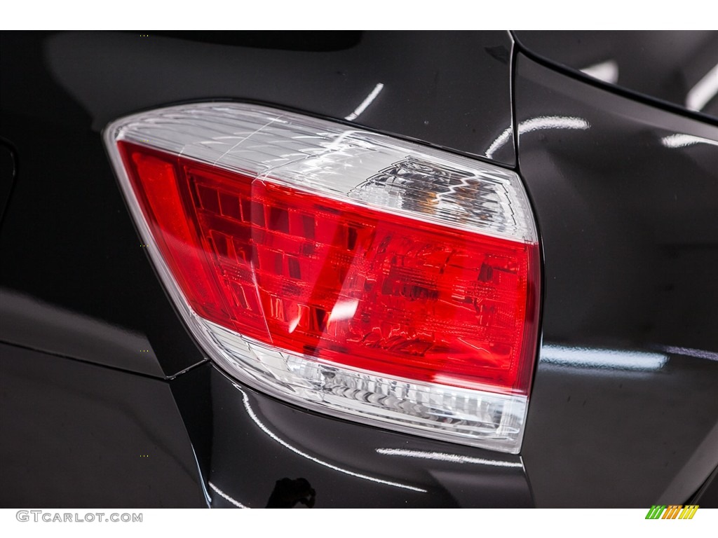2013 Highlander SE - Black / Black photo #26