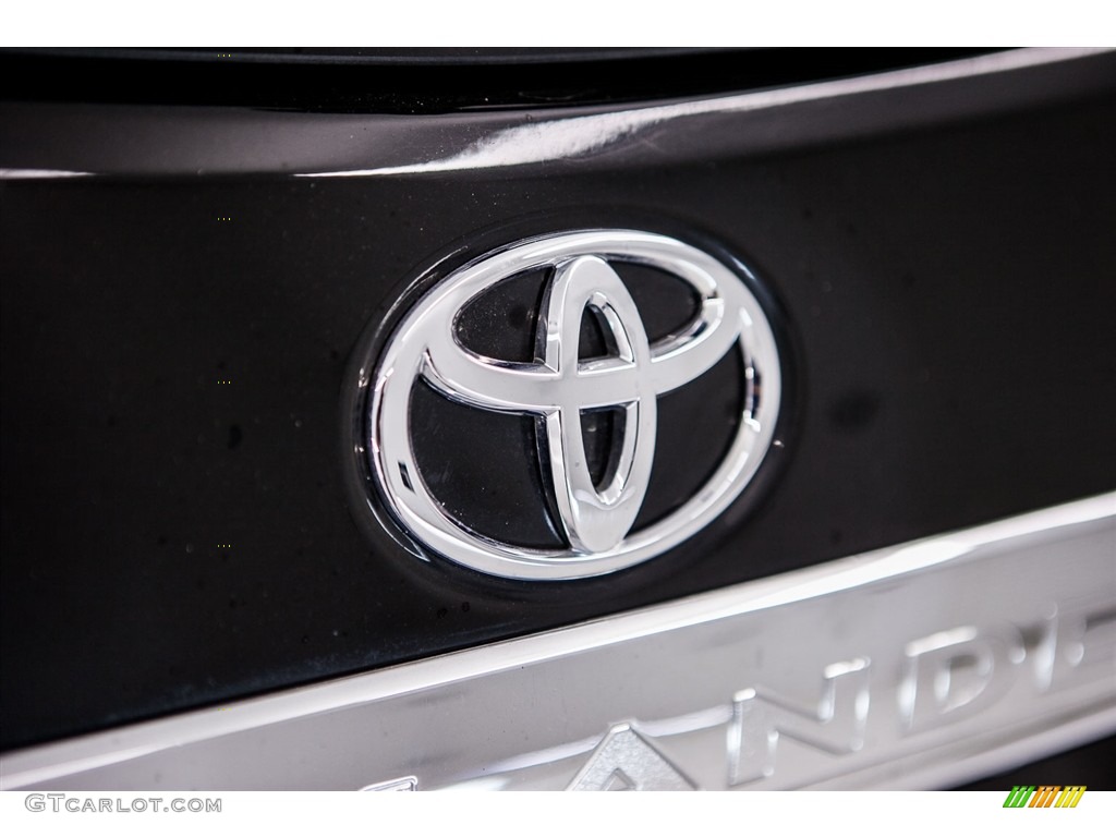 2013 Highlander SE - Black / Black photo #27