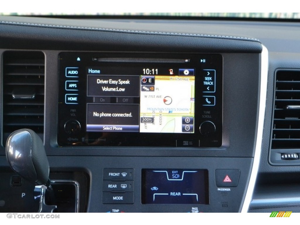 2017 Toyota Sienna SE Navigation Photos