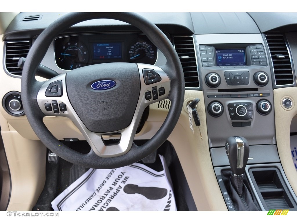 2016 Ford Taurus SE Dune Dashboard Photo #116905589