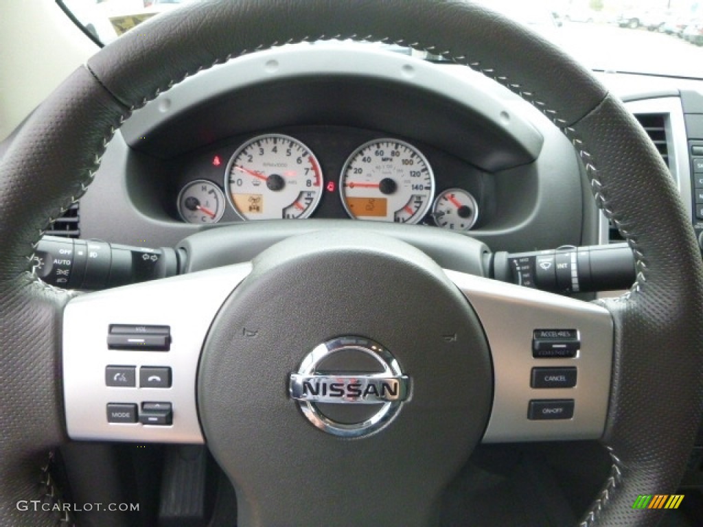 2017 Nissan Frontier Pro-4X Crew Cab 4x4 Steering Wheel Photos