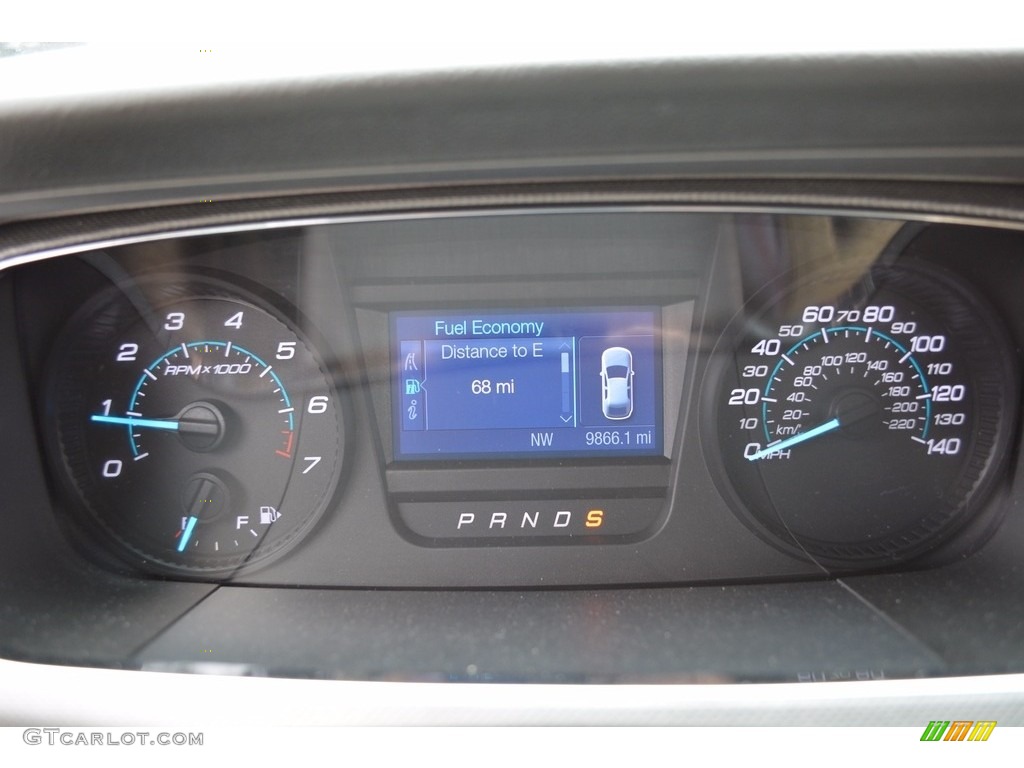 2016 Ford Taurus SE Gauges Photos
