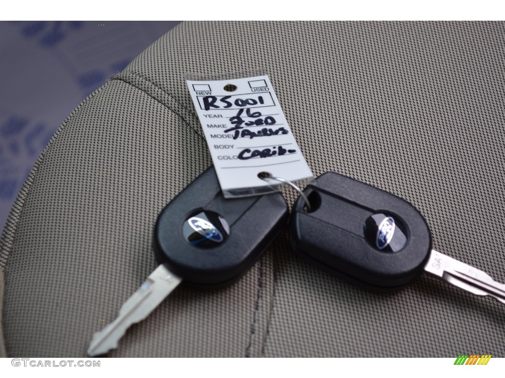 2016 Ford Taurus SE Keys Photos