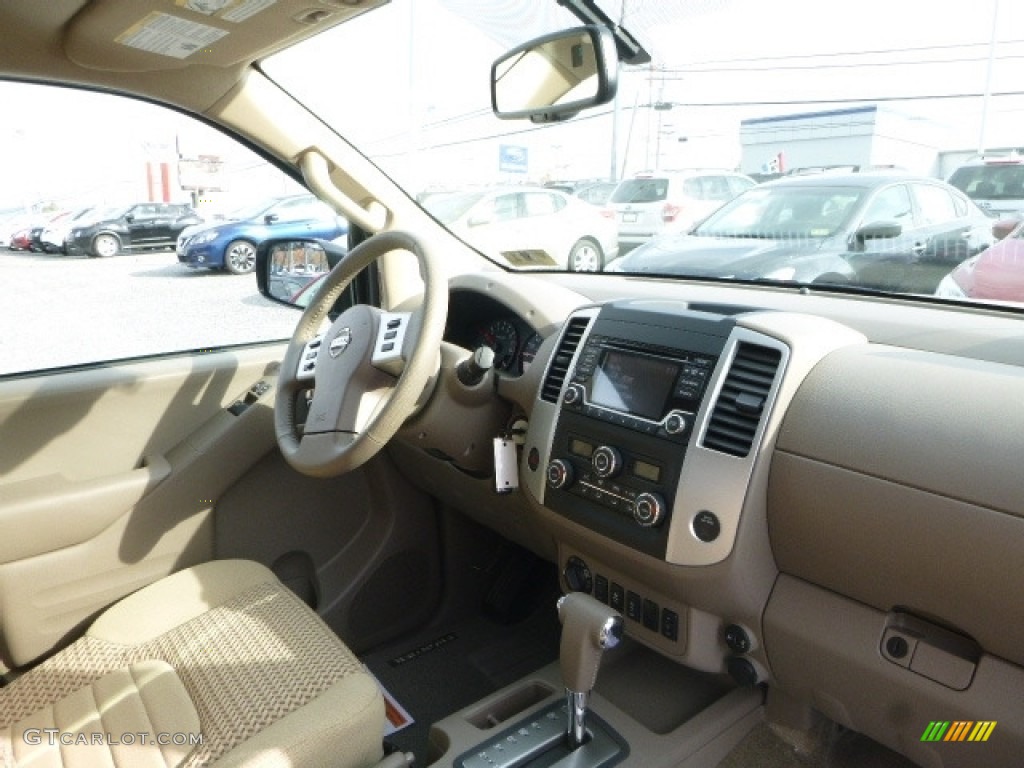 2017 Frontier SV King Cab 4x4 - Glacier White / Beige photo #4