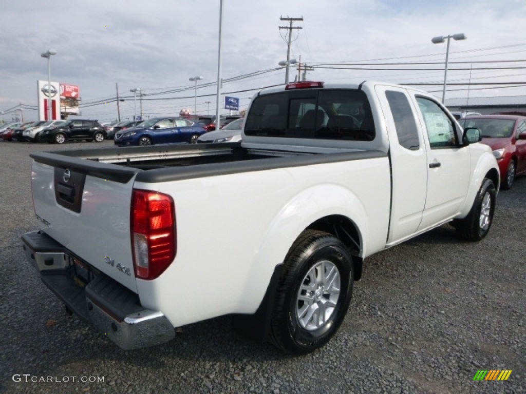 2017 Frontier SV King Cab 4x4 - Glacier White / Beige photo #7