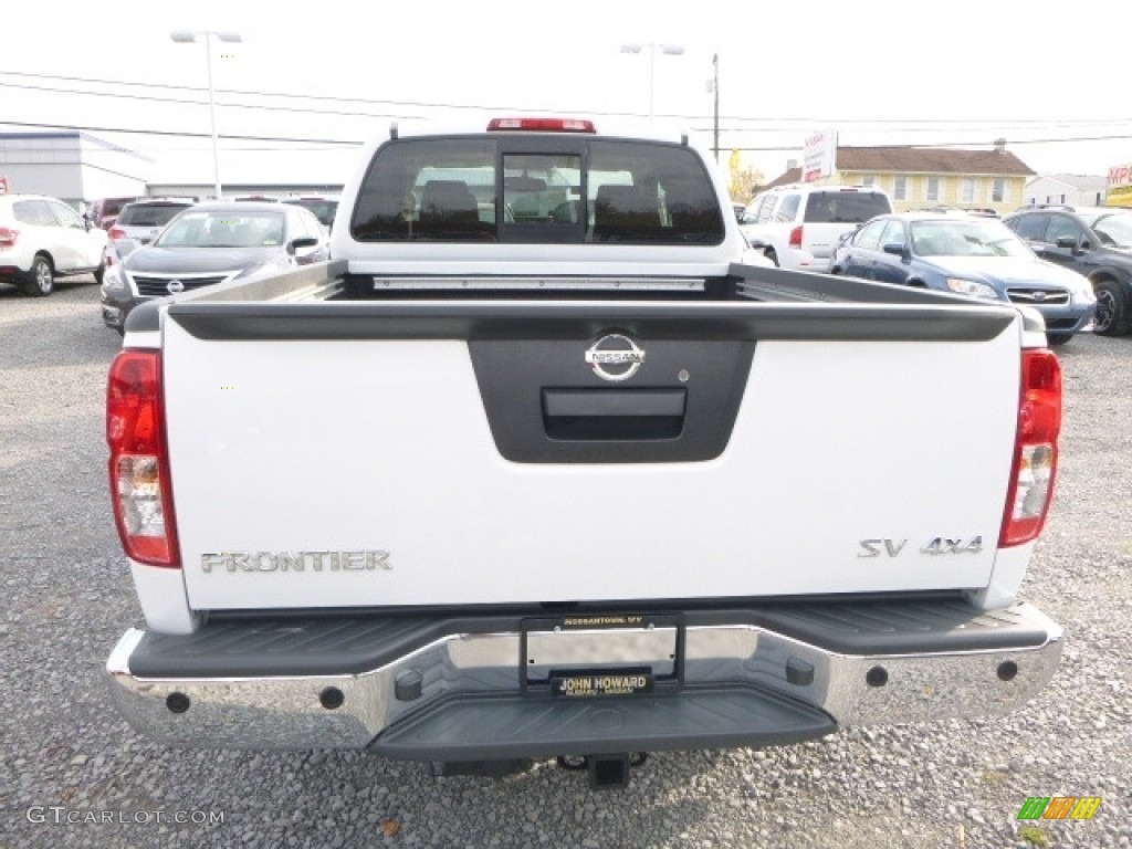 2017 Frontier SV King Cab 4x4 - Glacier White / Beige photo #8