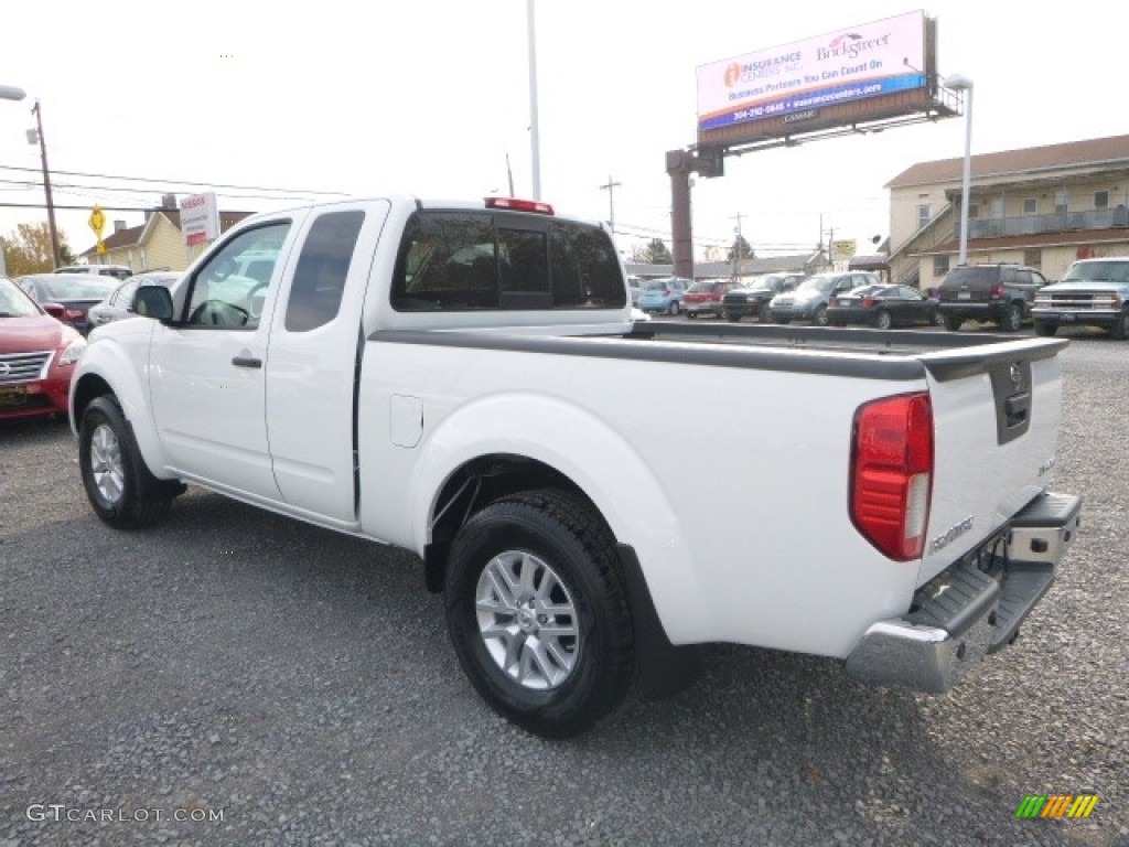 2017 Frontier SV King Cab 4x4 - Glacier White / Beige photo #9