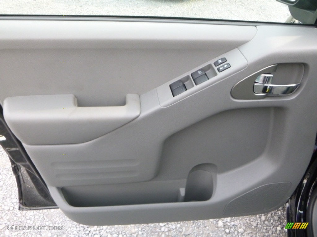 2017 Nissan Frontier SV Crew Cab 4x4 Graphite Door Panel Photo #116907266