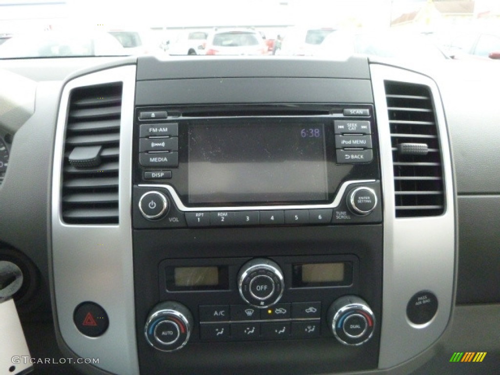 2017 Nissan Frontier SV Crew Cab 4x4 Controls Photo #116907311