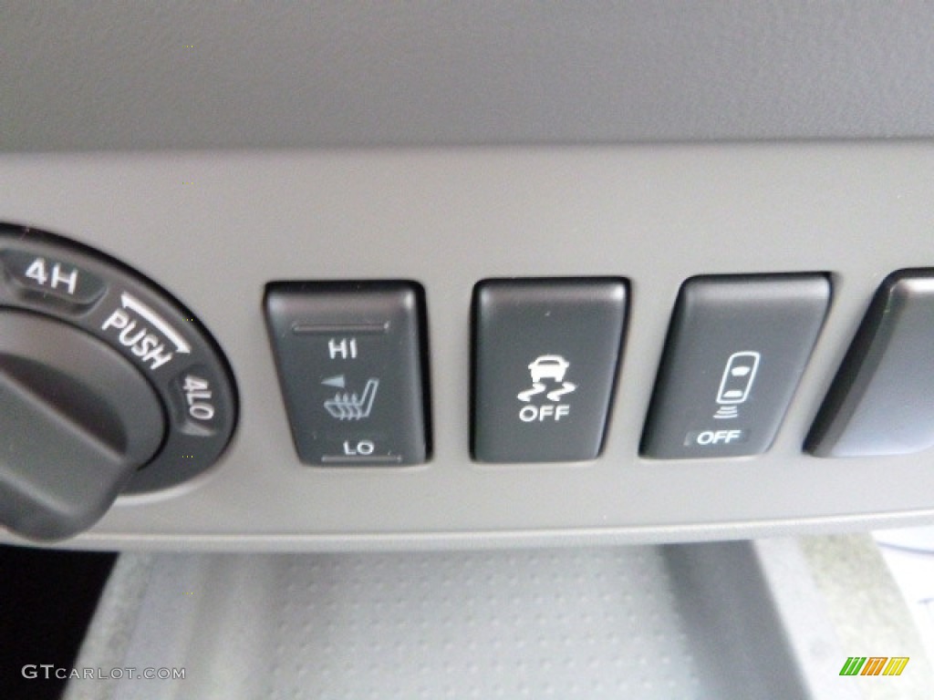 2017 Nissan Frontier SV Crew Cab 4x4 Controls Photo #116907335