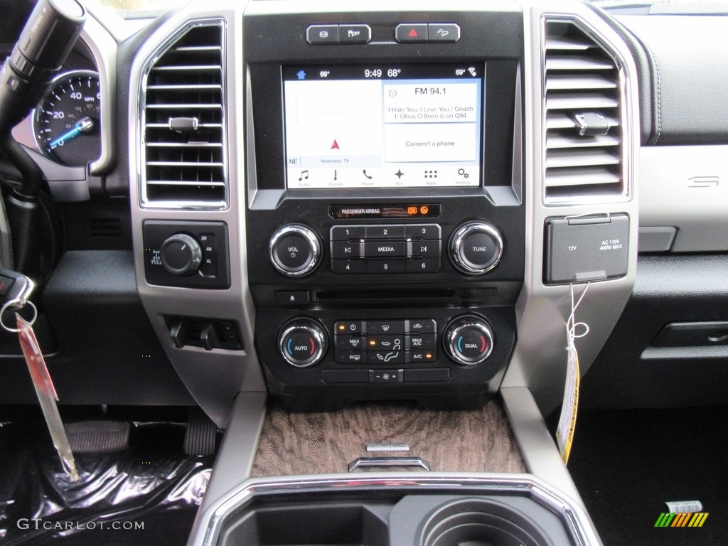 2017 Ford F250 Super Duty Lariat Crew Cab 4x4 Controls Photo #116910710