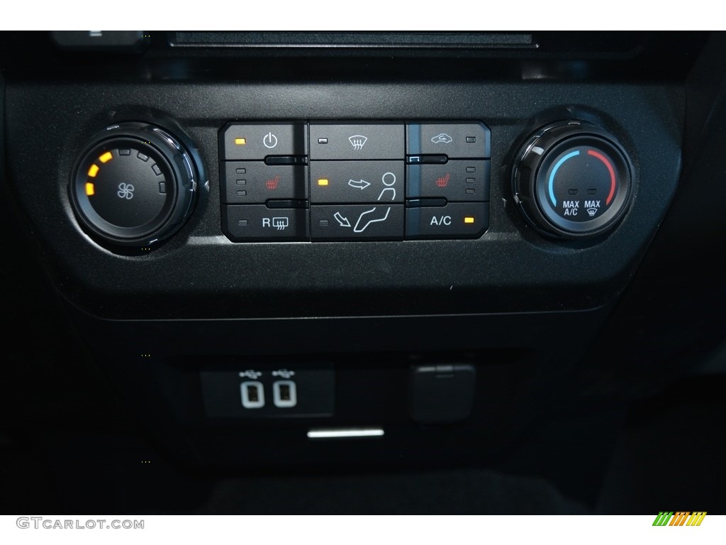 2017 Ford F350 Super Duty XLT Crew Cab 4x4 Controls Photo #116913167