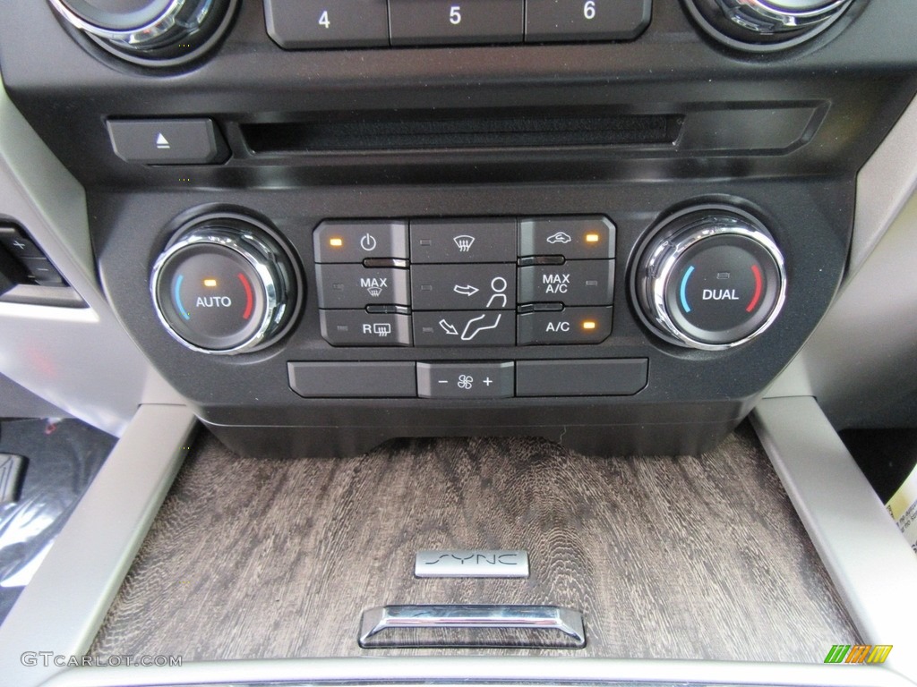 2017 Ford F350 Super Duty Lariat Crew Cab 4x4 Controls Photo #116913553